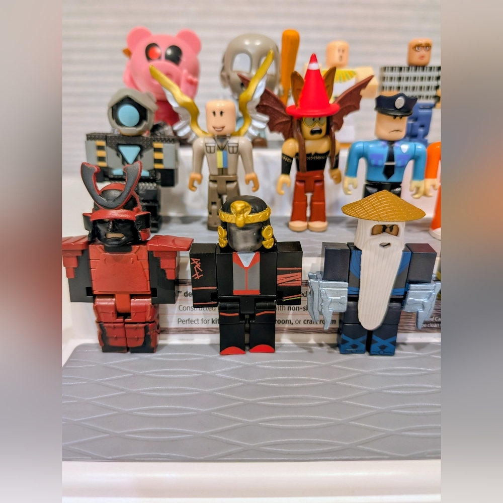Ultimate Roblox Collection - 20+ Rare Figures & Mystery Series! - Picture 4 of 6